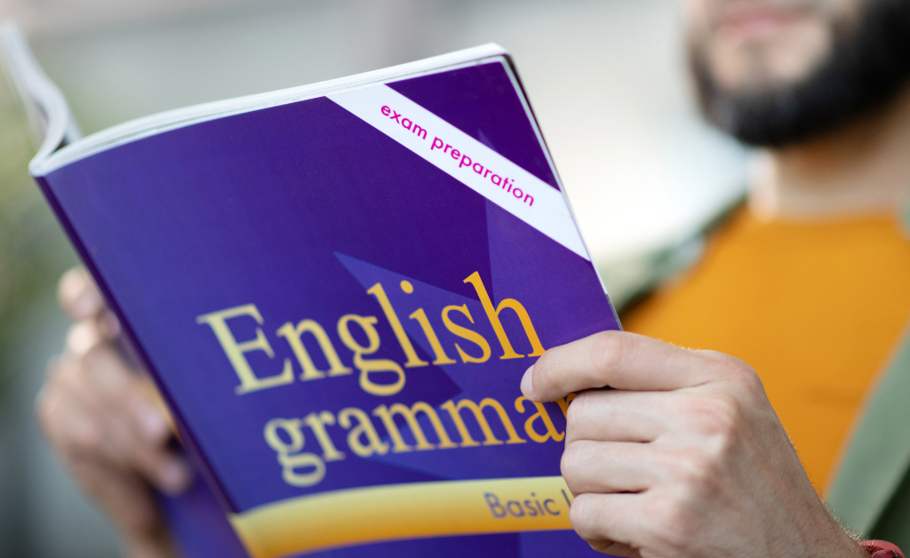 students practicing spoken english in classroom near jor bagh
english speaking course session in delhi institute